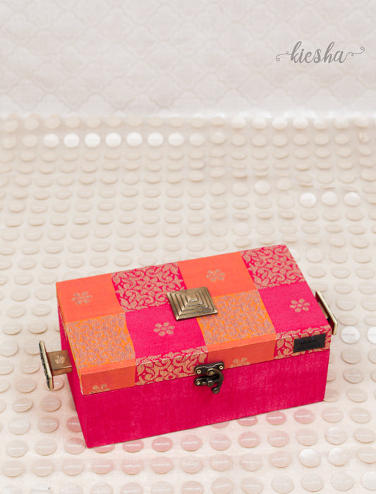 'AGNI' LIPSTICK/NAILPAINT/EYEPENCIL BOX