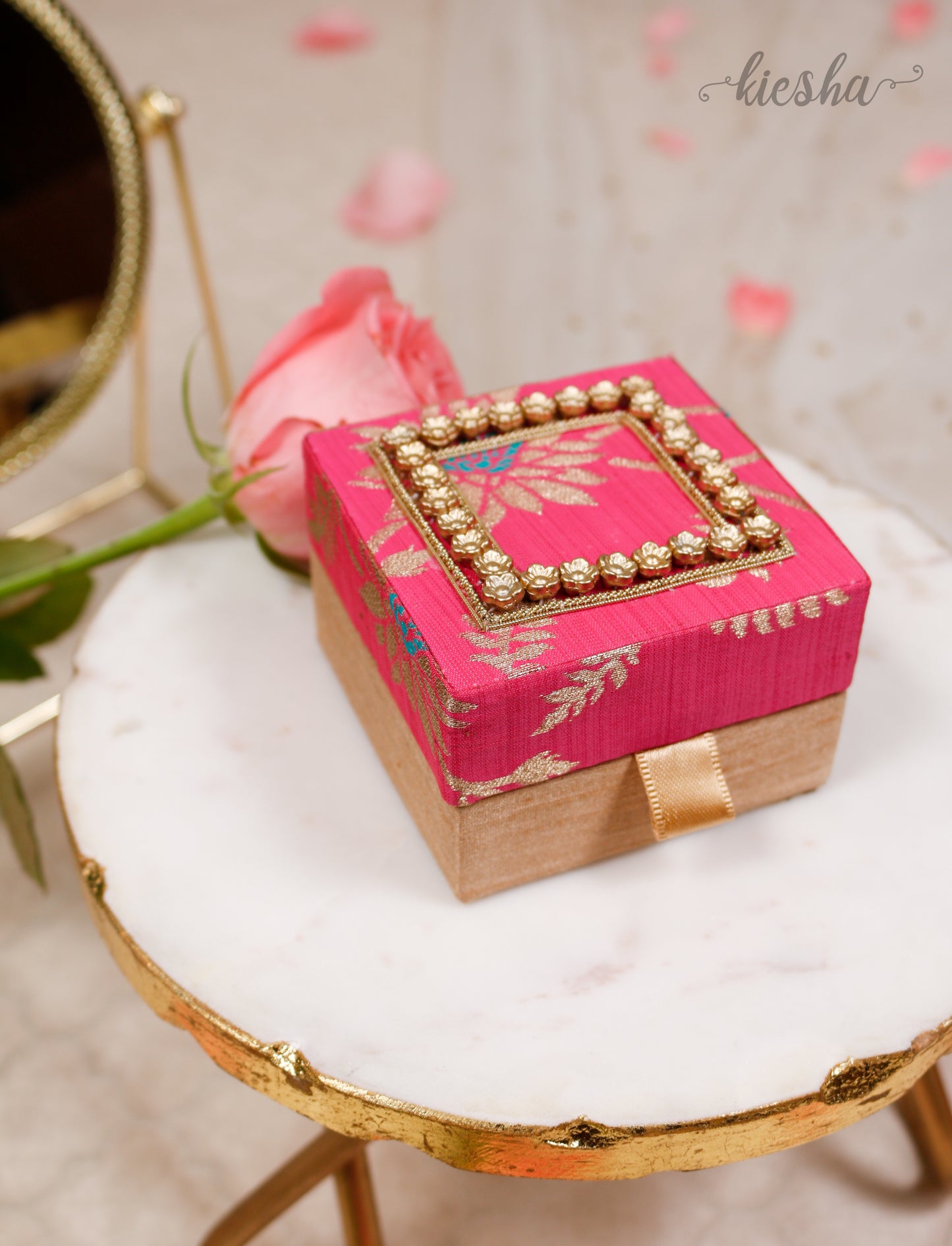 Noor Ring | Coin Box